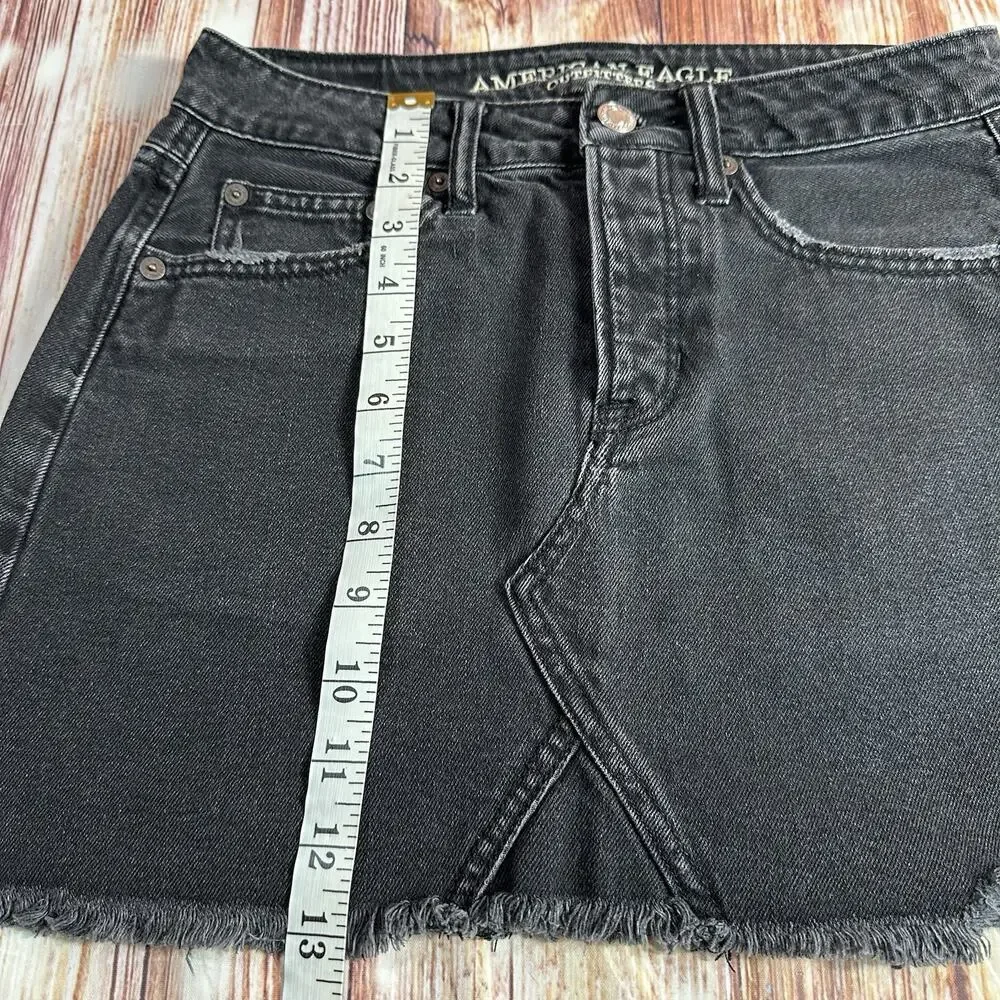 American Eagle Size 0 Black Jean Denim Button Fly Raw Hem Mini Skirt 27X13 - Picture 4 of 8